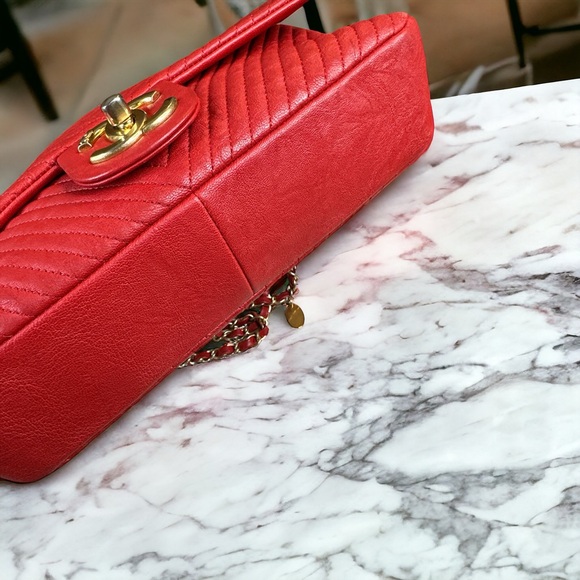 Chanel red chevron wrinkled leather small rectangular medallion chain bag - Picture 9 of 15